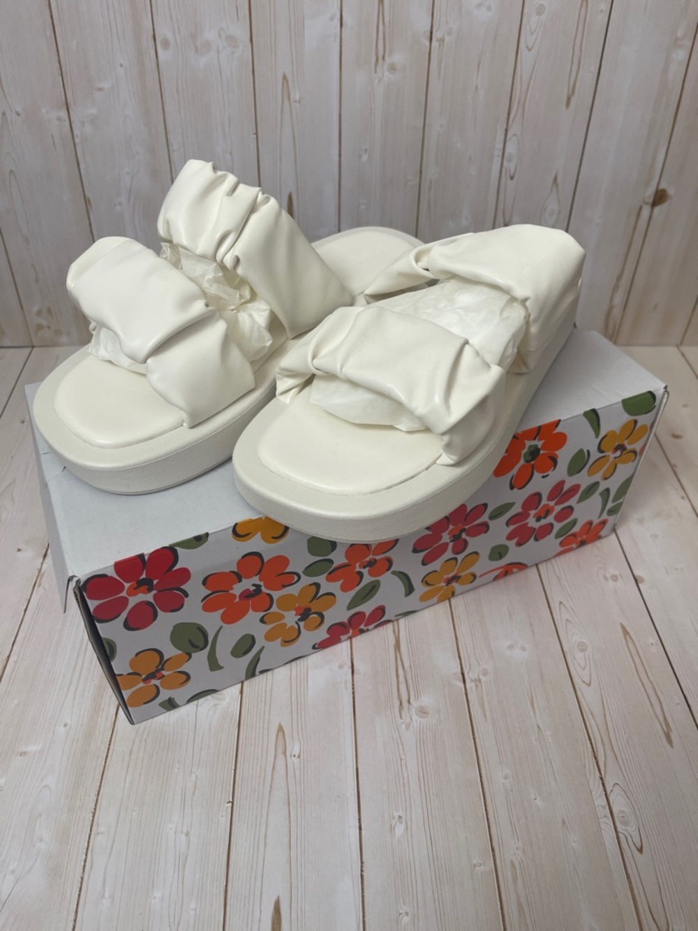 Muk Luks Puffy Double-Band Women's Club South Beach Sandals White Size 7